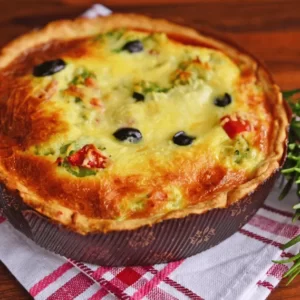 Кіш з лососем, шпинатом та помідорами 1